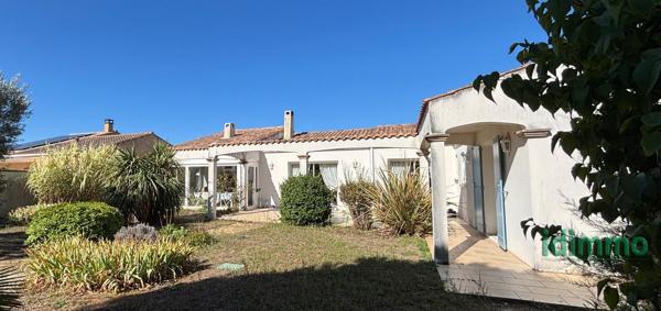 SUPERBE VILLA BOURGEOISE DE STYLE RETHAIS DE 180 M2 SUR UN TERRAIN CLOS ET ARBORE DE 1122 M2. A 15 MN DE LA La Jarrie (17220)