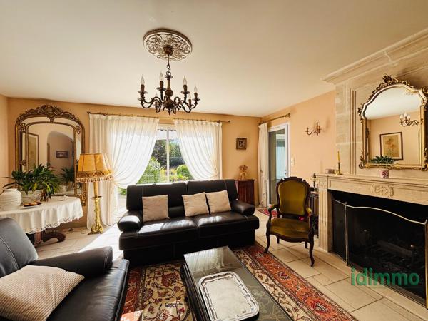 SUPERBE VILLA BOURGEOISE DE STYLE RETHAIS DE 180 M2 SUR UN TERRAIN CLOS ET ARBORE DE 1122 M2. A 15 MN DE LA La Jarrie (17220)
