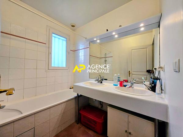 Maison 6 pièces, 4 chambres à 12 minutes de la gare à ARGENTEUIL €399 000 ** - Référence 4538