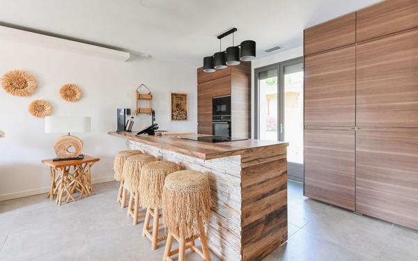 GREZIEU LA VARENNE, BELLE MAISON DE PLAIN PIED DE 160 M2 HABITABLES POSSIBILITE DEPENDANCE DE 40 M2 SUPPLEMENT