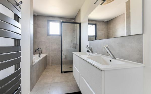 GREZIEU LA VARENNE, BELLE MAISON DE PLAIN PIED DE 160 M2 HABITABLES POSSIBILITE DEPENDANCE DE 40 M2 SUPPLEMENT