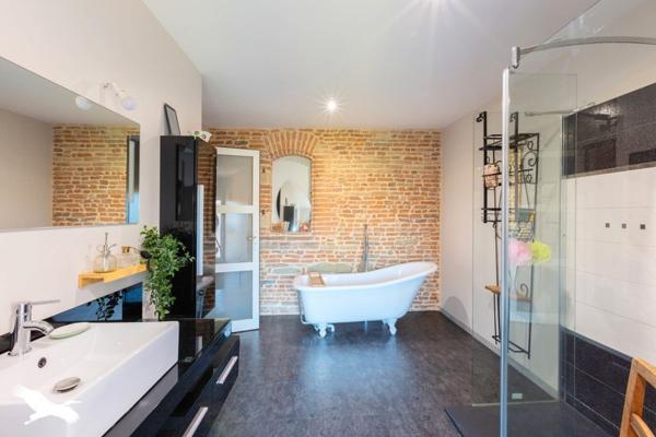 Maison à vendre |  L'Isle-Jourdain |  6 pièces | 194 m²