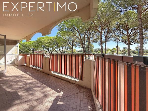 EXCLUSIVITE MANDELIEU-LA-NAPOULE – CAPITOU | 2 PIÈCES DE 30,02 M² AVEC TERRASSE DE 20 M² CAVE ET PARKING Emmanuelle RAMOS vous propose en exclusivité ce 2 pièces de 30,02 m² Loi Carrez, situé dans le secteur recherché de Capitou à Mandelieu-la-Napoule, au sein d’une résidence avec gardien et piscine.