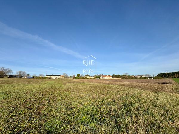 86190 FROZES Terrain constructible Frozes 2 825 m2