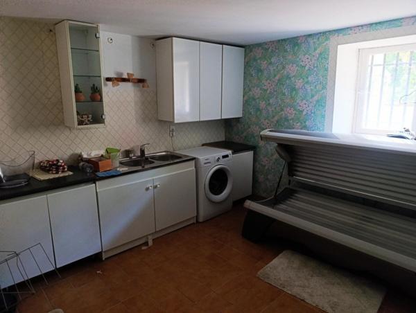 Demeure bourgeoise de 1750 avec tour ,jardin privatif ,garage et fort potentiel d aménagement