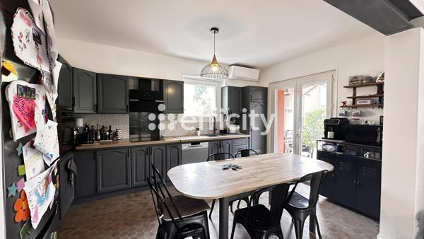 Maison
         6 pièces
        - 132 m² 310 000 € *
