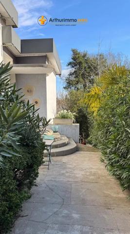 Vente                                                      Maison
                        
                     8 pièces                      158 m2                     à Carcassonne