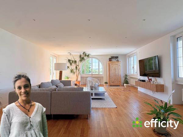 Maison
         8 pièces
        - 306 m² Exclusivité 415 000 € *