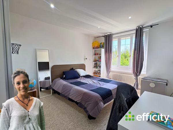 Maison
         8 pièces
        - 306 m² Exclusivité 415 000 € *