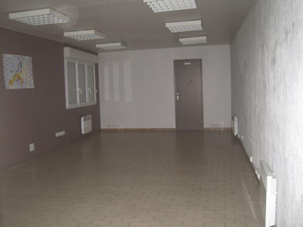 A LOUER LOCAUX QUARTIER FBG D'ISLE SAINT QUENTIN 02100