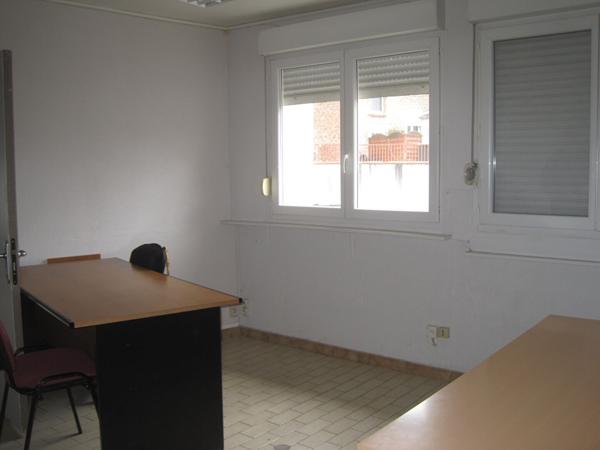 A LOUER LOCAUX QUARTIER FBG D'ISLE SAINT QUENTIN 02100