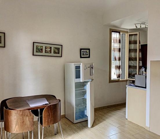 Maison divisée en 5 appartements F2