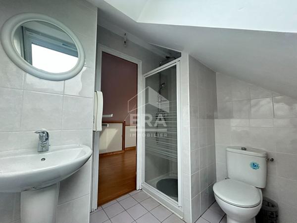 MAISON INDIVIDUELLE DE 8 PIECES A VENDRE A PLAISIR CENTRE VILLE