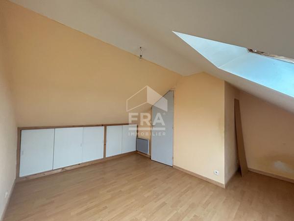 MAISON INDIVIDUELLE DE 8 PIECES A VENDRE A PLAISIR CENTRE VILLE