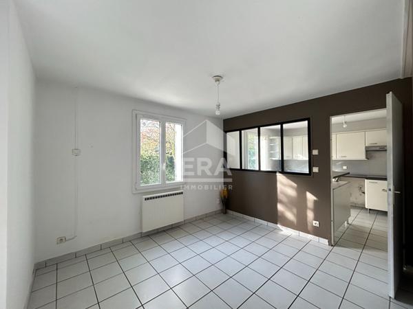 MAISON INDIVIDUELLE DE 8 PIECES A VENDRE A PLAISIR CENTRE VILLE