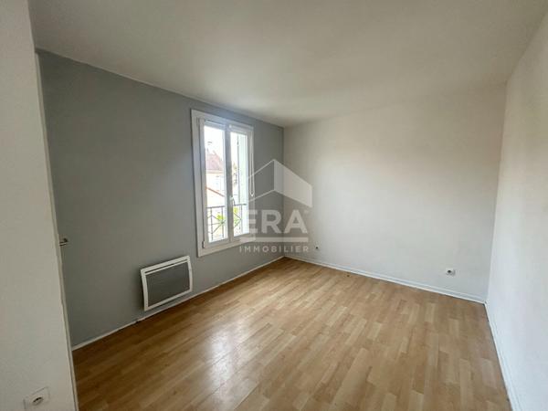 MAISON INDIVIDUELLE DE 8 PIECES A VENDRE A PLAISIR CENTRE VILLE