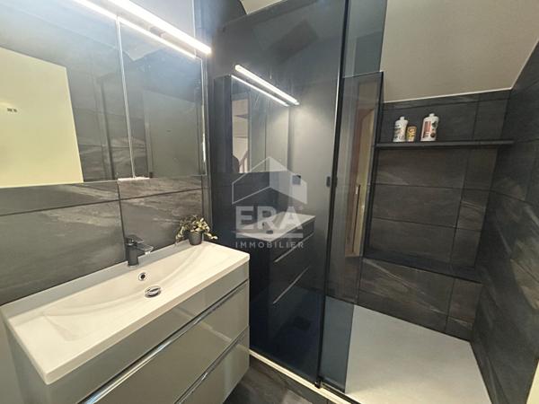 MAISON INDIVIDUELLE DE 8 PIECES A VENDRE A PLAISIR CENTRE VILLE