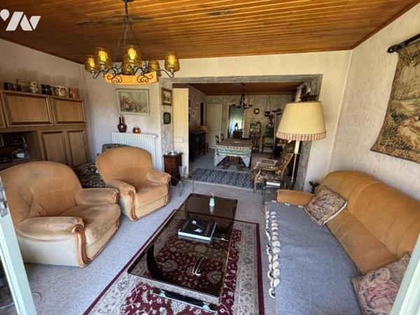 Maison 6 pièces (environ 128 m² habitables), située dans un secteur calme, proche commodités