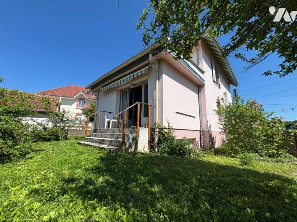 Maison 6 pièces (environ 128 m² habitables), située dans un secteur calme, proche commodités