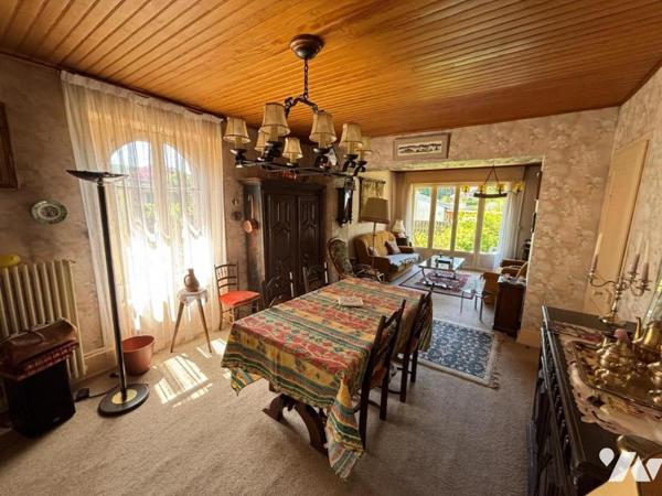 Maison 6 pièces (environ 128 m² habitables), située dans un secteur calme, proche commodités