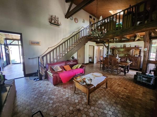 Mareuil-sur-Lay-Dissais (85320) Maison spacieuse au bord du lay avec 4 chambres et deux garages