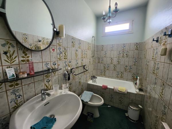 Mareuil-sur-Lay-Dissais (85320) Maison spacieuse au bord du lay avec 4 chambres et deux garages