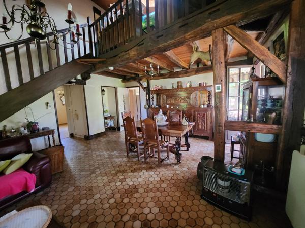 Mareuil-sur-Lay-Dissais (85320) Maison spacieuse au bord du lay avec 4 chambres et deux garages