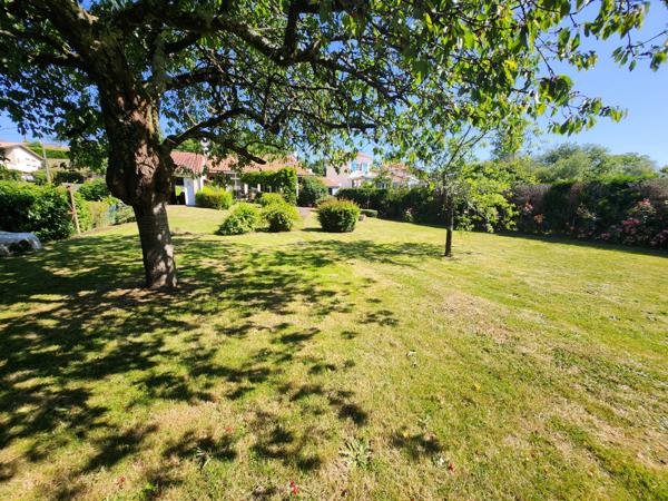 Mareuil-sur-Lay-Dissais (85320) Maison spacieuse au bord du lay avec 4 chambres et deux garages