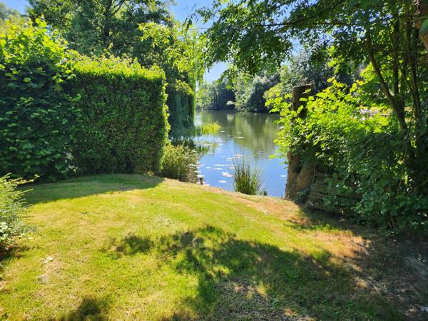 Mareuil-sur-Lay-Dissais (85320) Maison spacieuse au bord du lay avec 4 chambres et deux garages
