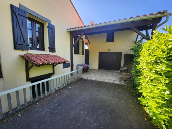 Mareuil-sur-Lay-Dissais (85320) Maison spacieuse au bord du lay avec 4 chambres et deux garages