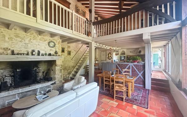 Maison à vendre    7 pièces •  Moirax