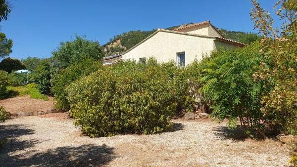 Villa T6 de 163 m² avec piscine sur un terrain de 1 450 m²