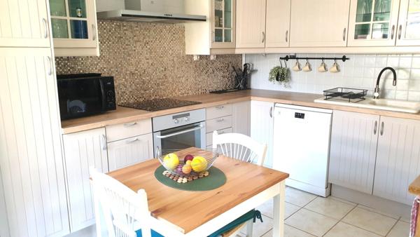 Villa T6 de 163 m² avec piscine sur un terrain de 1 450 m²