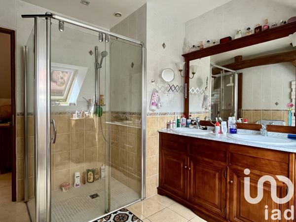 Maison 7 pièces de 221 m² à Vauchassis (10190)