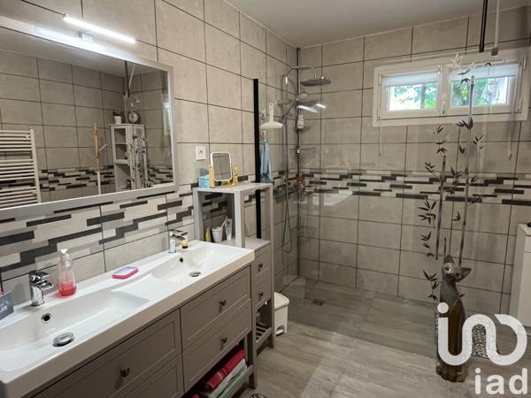 Maison 7 pièces de 221 m² à Vauchassis (10190)