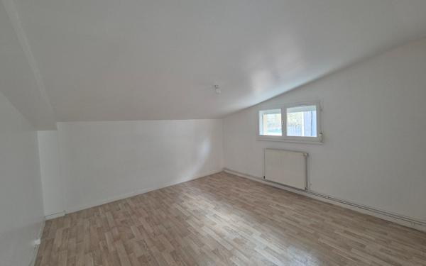 Appartement à louer    3 pièces • 75 m2 Elbeuf