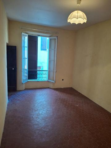 STE TULLE, MAISON DE VILLE DE 5 PIECES DE 125m² HABITABLES, PLUS GARAGE, CAVES & ATELIER