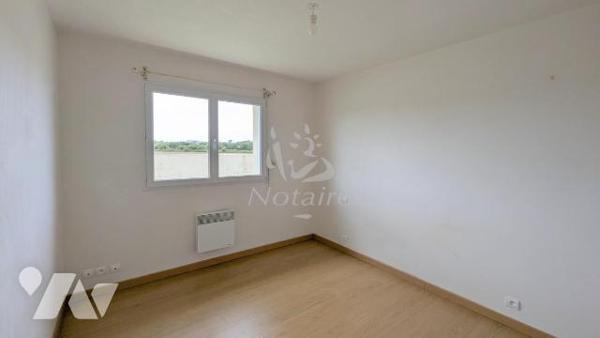 Maison contemporaine de plain-pied avec garage et jardin clos, au calme, proche plages et commerces