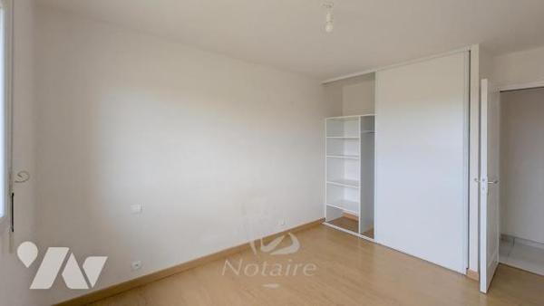 Maison contemporaine de plain-pied avec garage et jardin clos, au calme, proche plages et commerces