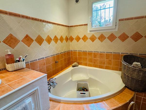EXCLUSIVITÉ  Propriété avec deux villas indépendantes