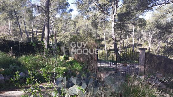 Terrain d'environ 400 m² à CABRIES, environnement boisé et calme