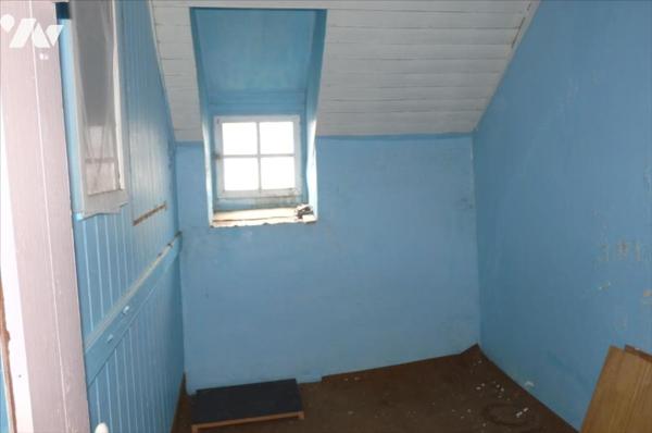 AMBRIERES LES VALLEES- Proche mairie, maison d'habitation en pierres couverte en ardoises naturelles