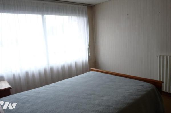 AMBRIERES LES VALLEES- Proche mairie, maison d'habitation en pierres couverte en ardoises naturelles