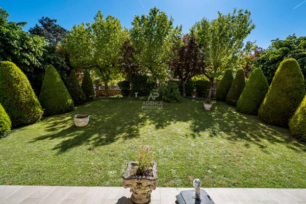 Maison Saint Germain En Laye 7 pièce(s) 198 m2 €1 190 000 ** - Référence 17145