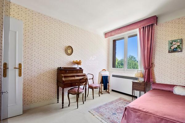 Maison Saint Germain En Laye 7 pièce(s) 198 m2 €1 190 000 ** - Référence 17145