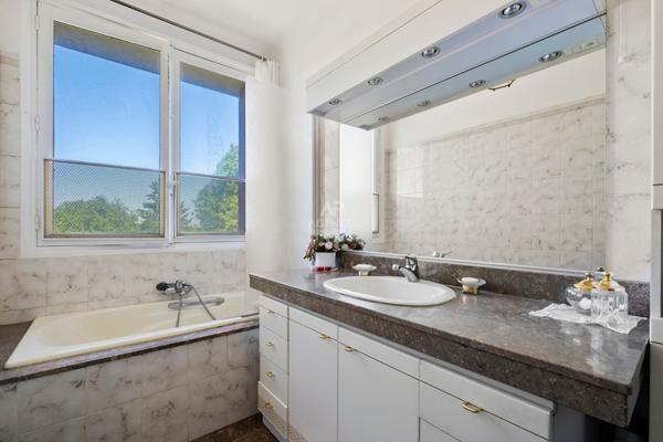 Maison Saint Germain En Laye 7 pièce(s) 198 m2 €1 190 000 ** - Référence 17145