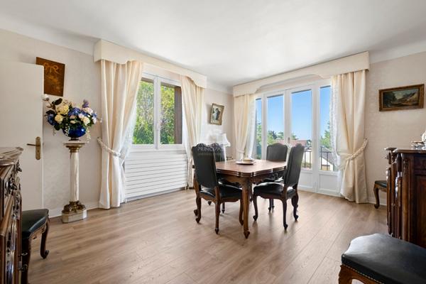 Maison Saint Germain En Laye 7 pièce(s) 198 m2 €1 190 000 ** - Référence 17145