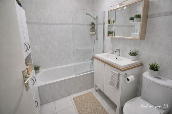 CARQUEIRANNE T3 DERNIER ETAGE - QUARTIER PORT