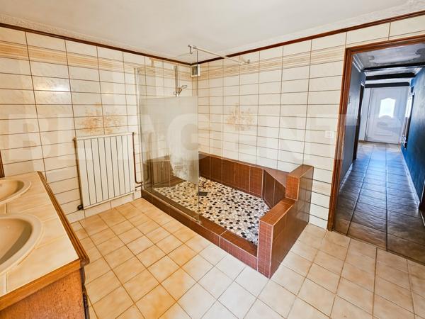 Maison familiale avec jardin à Prix-lès-Mézières