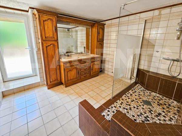 Maison familiale avec jardin à Prix-lès-Mézières